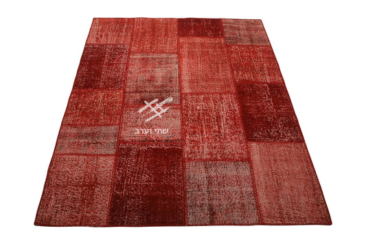 שטיח אדום דגם טלאים